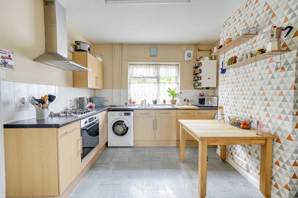 Property photo 2 of 25