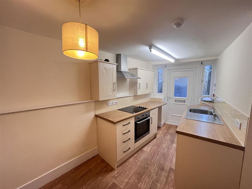 Property photo 3 of 9 Kitchen