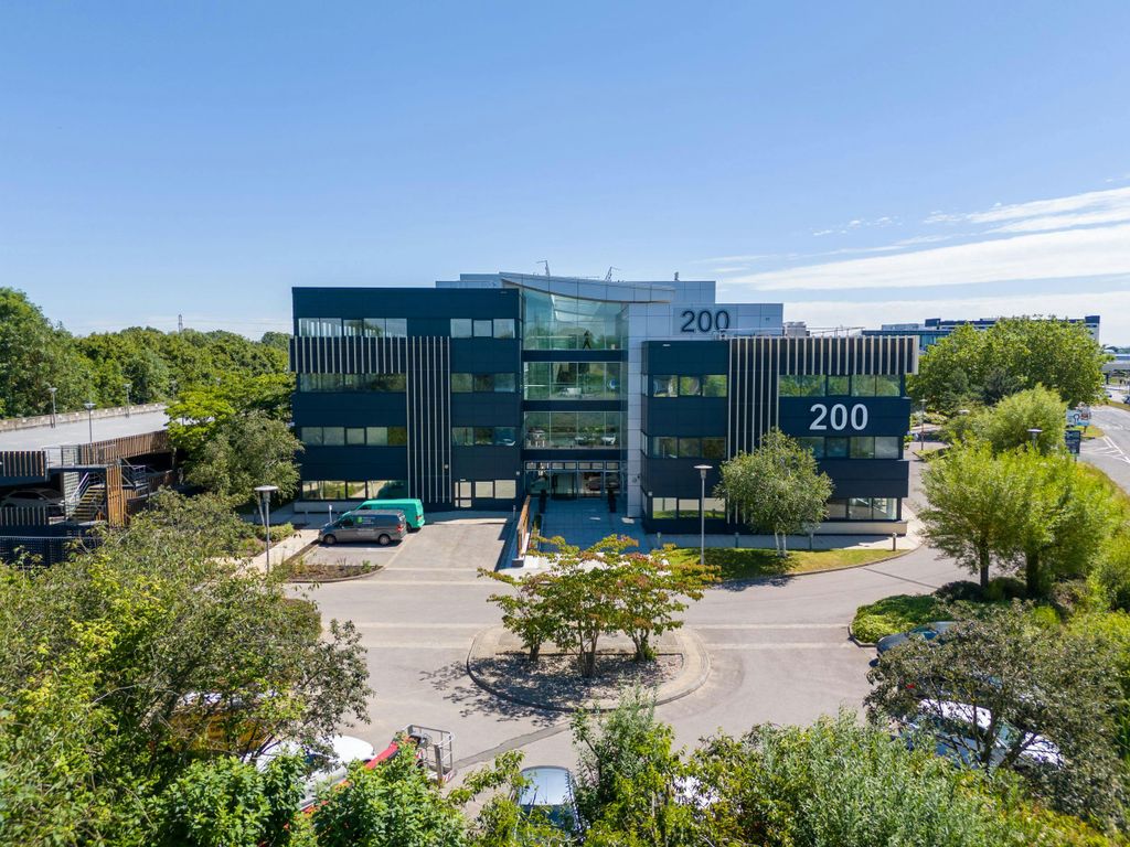 Property photo 1 of 37 200 Berkshire Place X Solent Sky Services13.Jpg