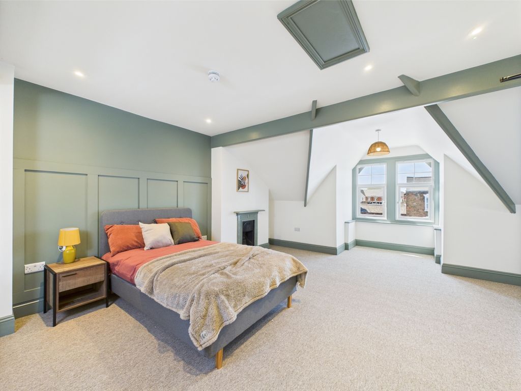 Property photo 1 of 7 Cam03062G0-Pr0160-Still018