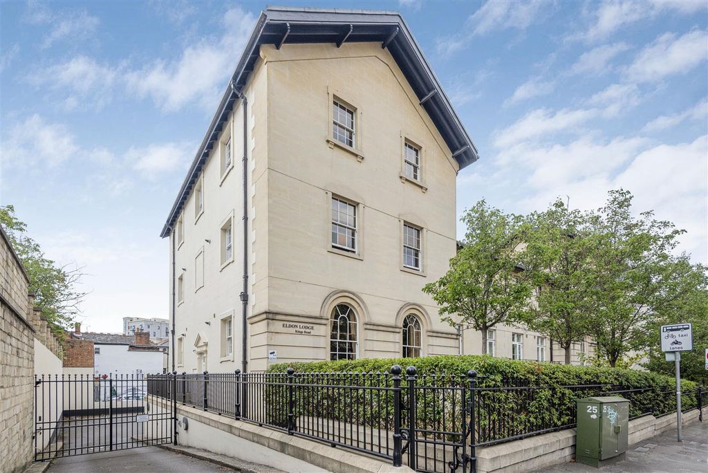 Property photo 1 of 8