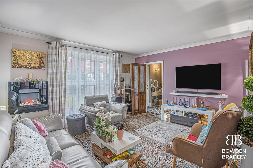 Property photo 3 of 20 Living Room