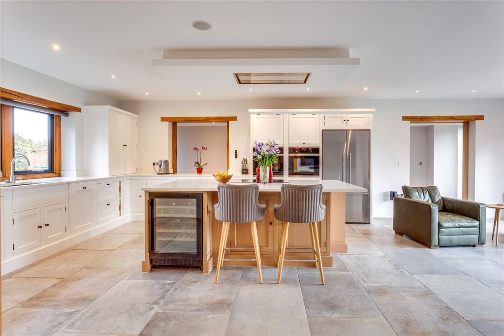 Property photo 3 of 23 Picture No. 24