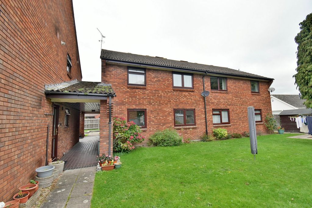 Property photo 3 of 11