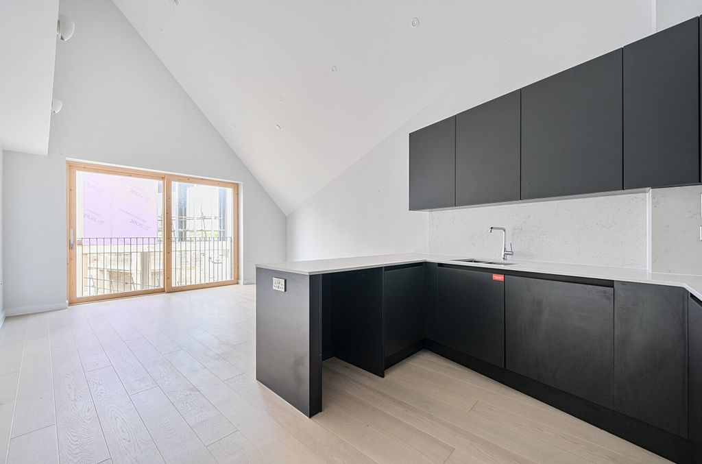 Property photo 2 of 21 1315346-13-685Ab1...