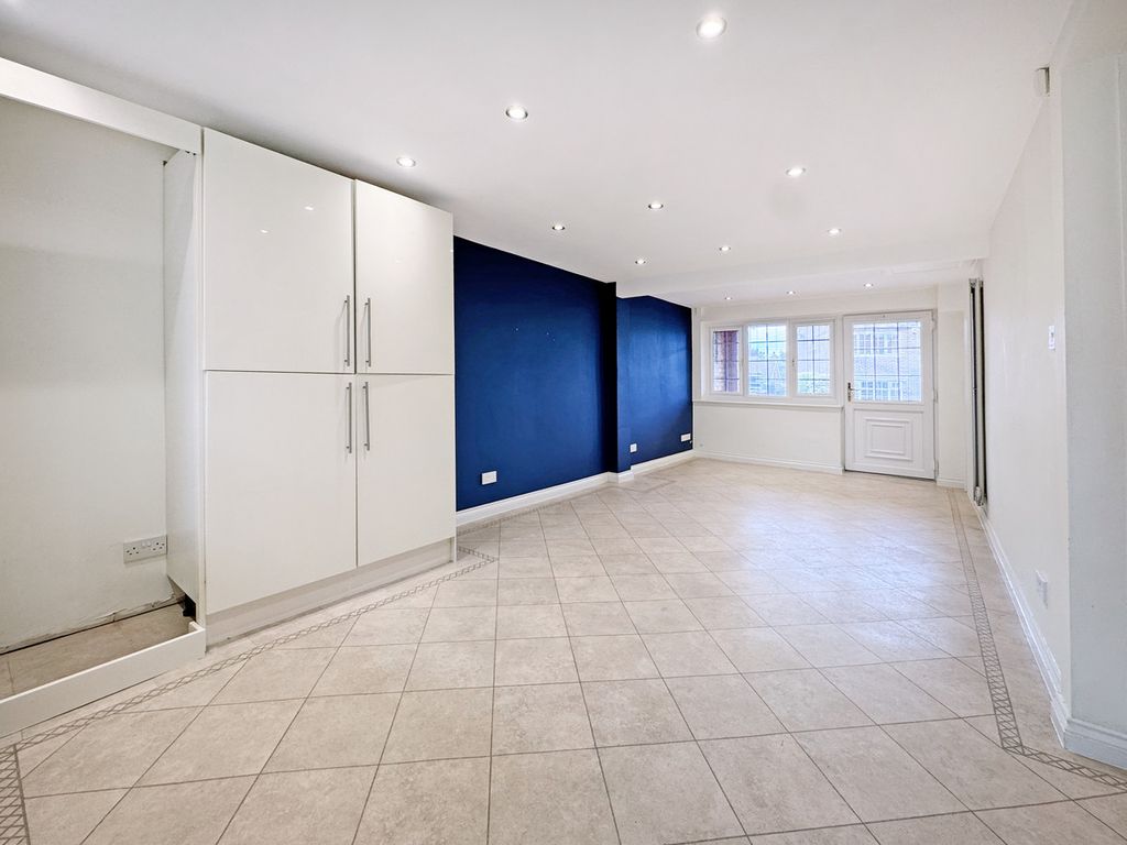 Property photo 3 of 36