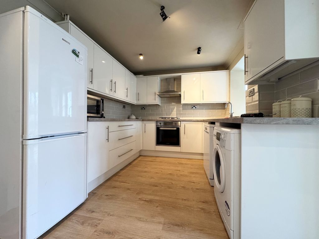 Property photo 3 of 9 Kitchen