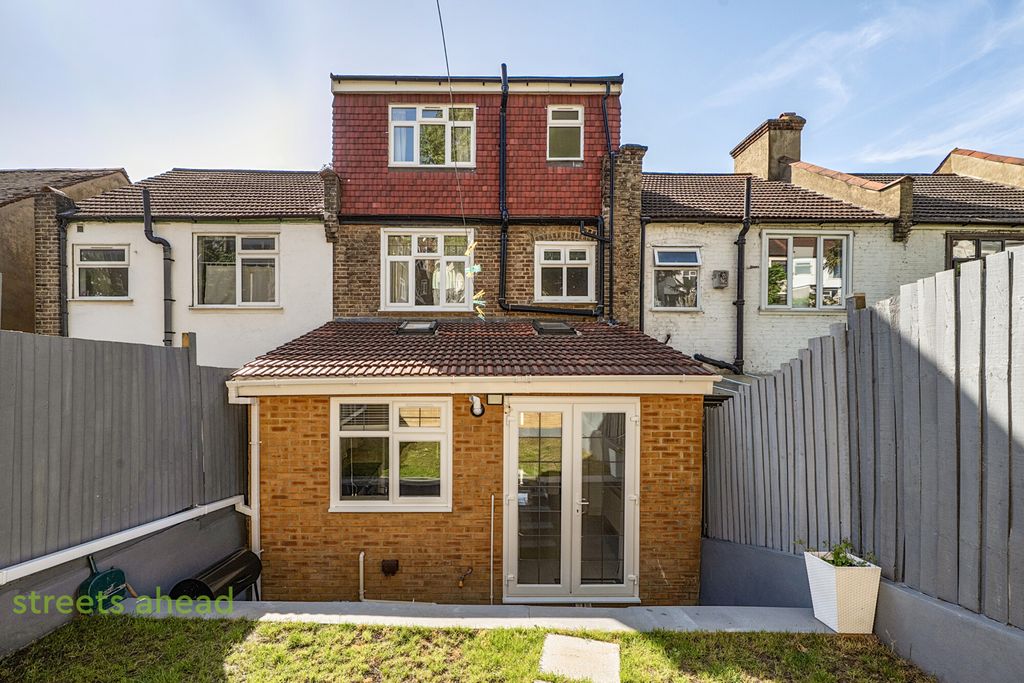 Property photo 3 of 25 2418959d-4ee6-45A...