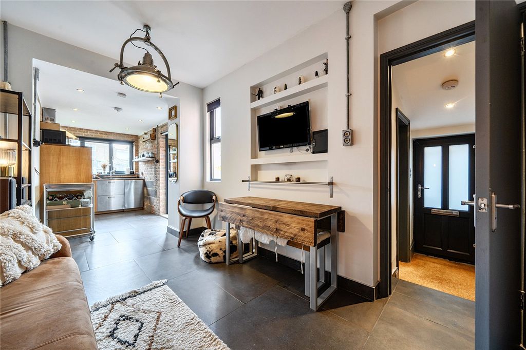 Property photo 2 of 20 Picture No. 11