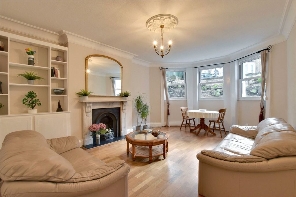 Property photo 2 of 16 Picture No. 18