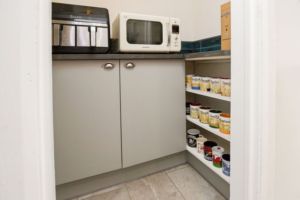 Property photo 3 of 18 Butlers Pantry