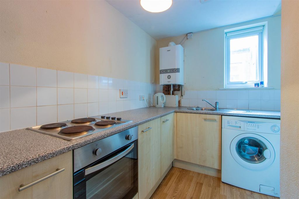 Property photo 2 of 8 Connaught Road 78-9.Jpg