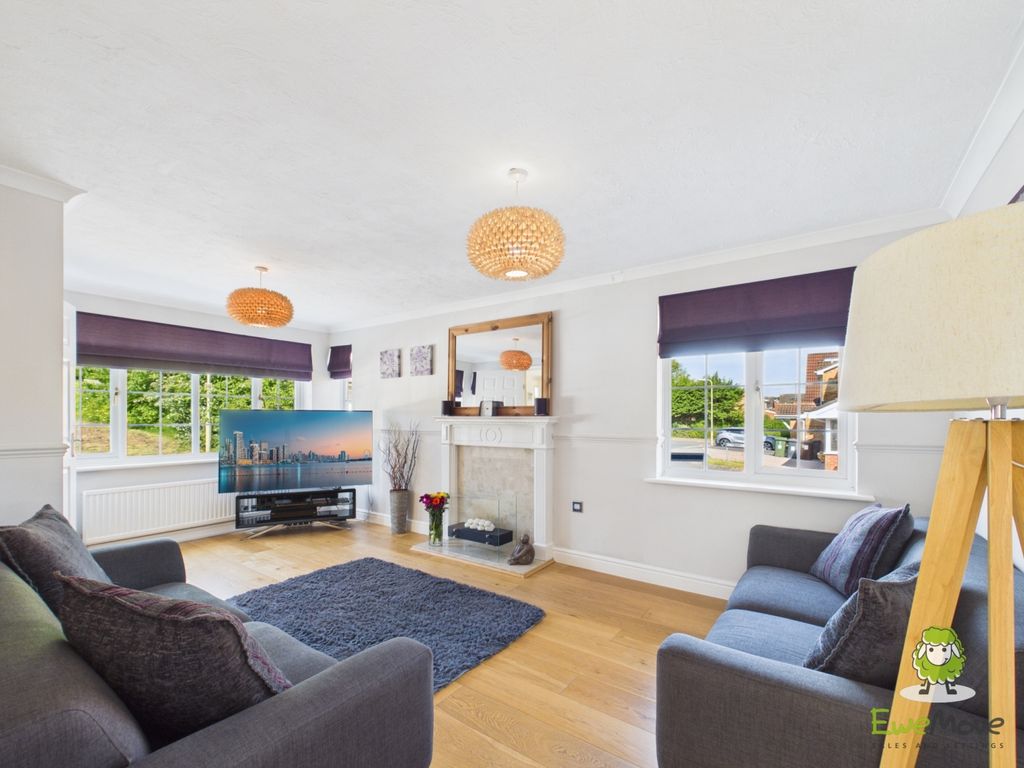 Property photo 2 of 30 Ewemove Estate Agents Basingstoke - Lyndhurst Driv