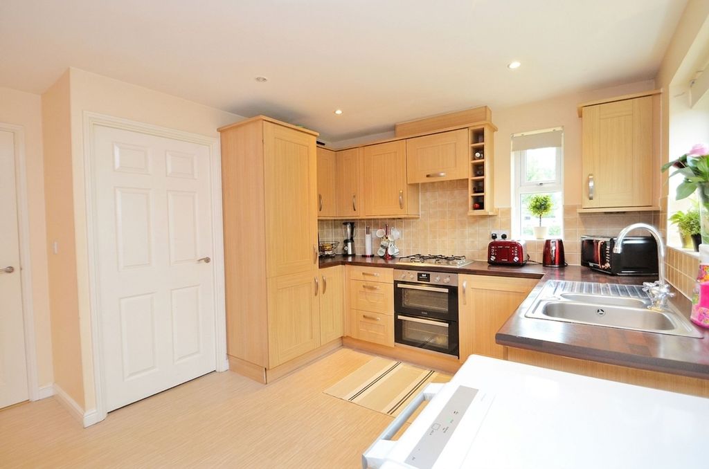 Property photo 2 of 16 Kitchen/Dining Room
