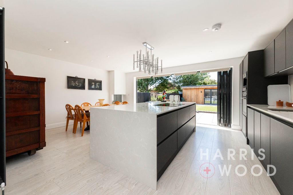 Property photo 2 of 46 4367571