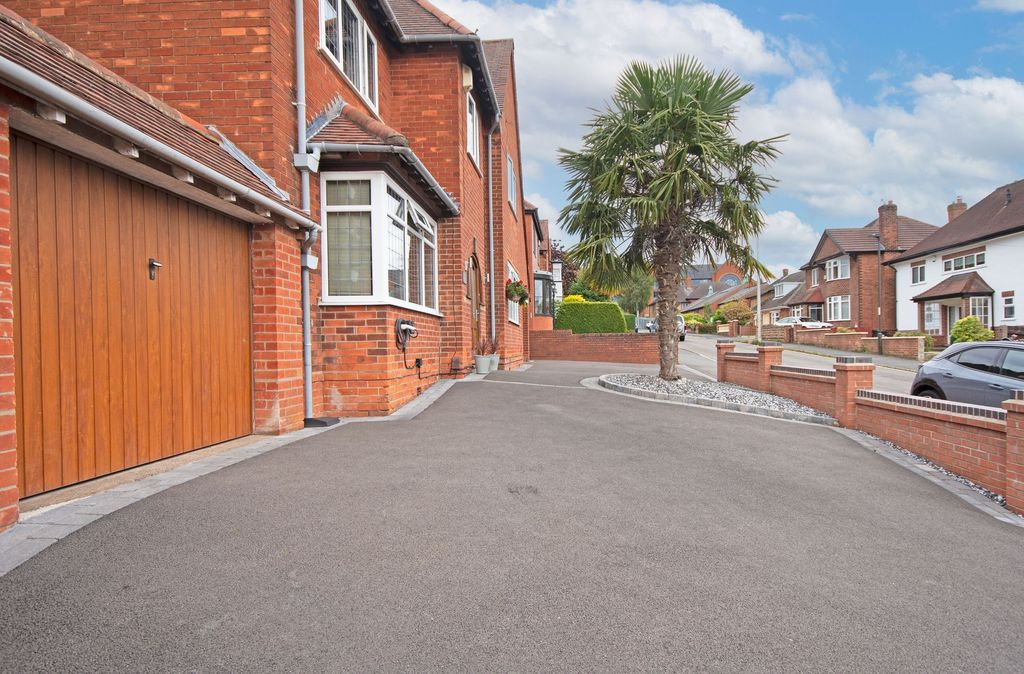 Property photo 3 of 45