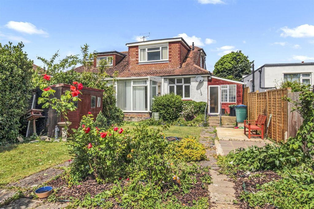 Property photo 1 of 17 Canterbury Road 83_015.Jpg