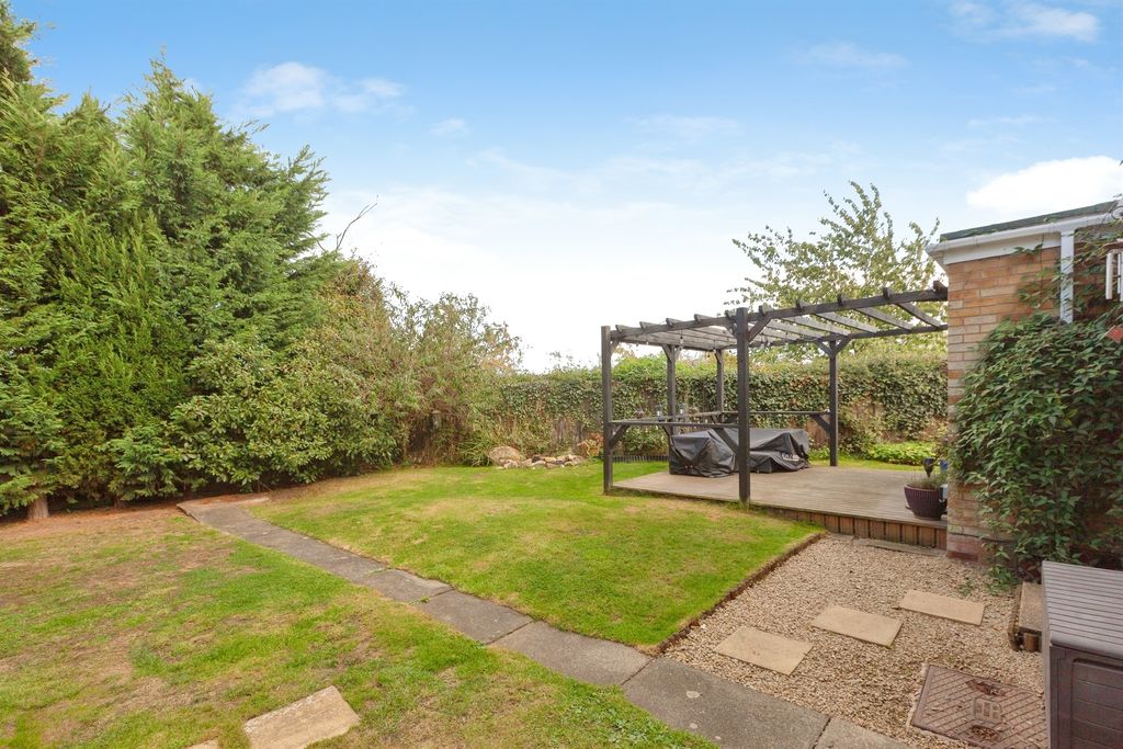 Property photo 2 of 28