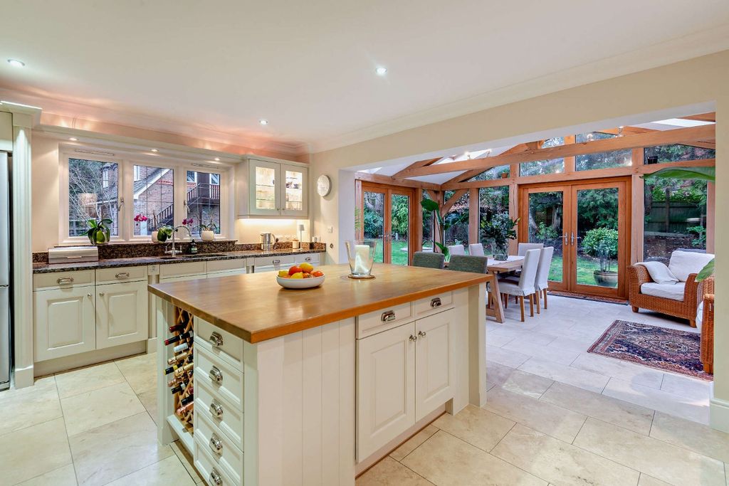 Property photo 2 of 20 Kitchen/Garden Room