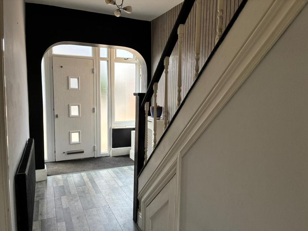 Property photo 3 of 18 Hallway