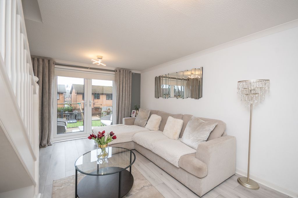 Property photo 3 of 15 Lounge