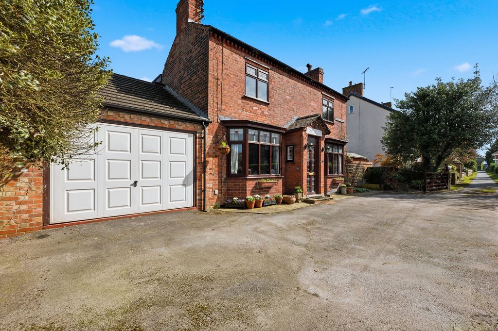 Property photo 1 of 28