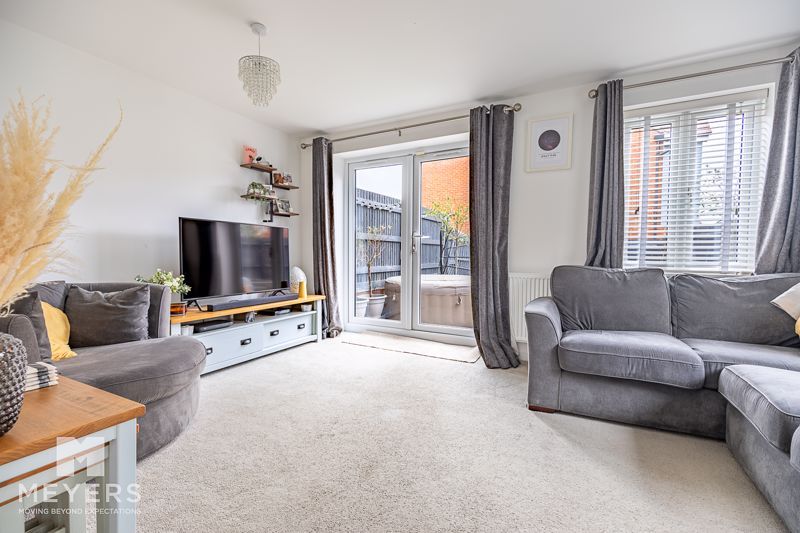 Property photo 3 of 16 Lounge