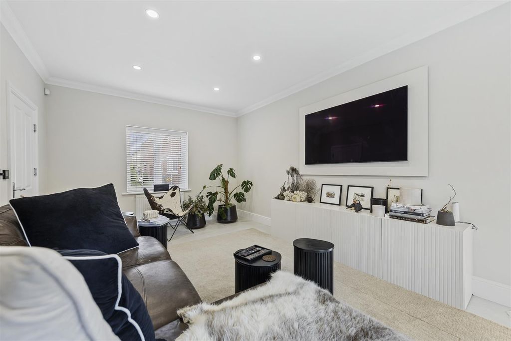 Property photo 3 of 43 8Chainbridgectweb20.Jpg