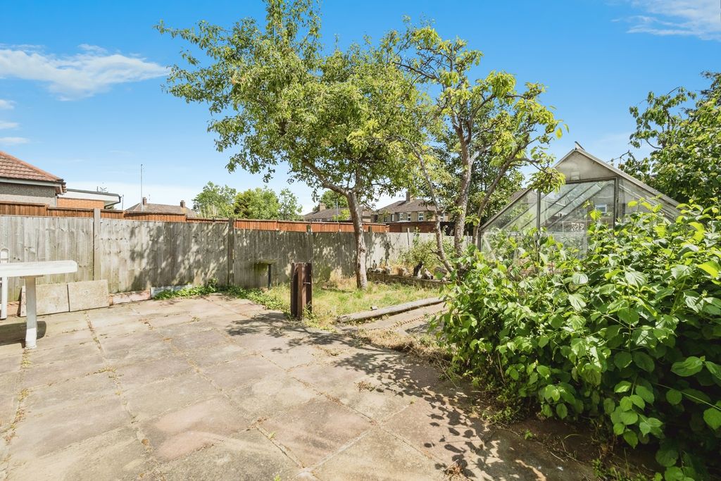 Property photo 3 of 16 Garden