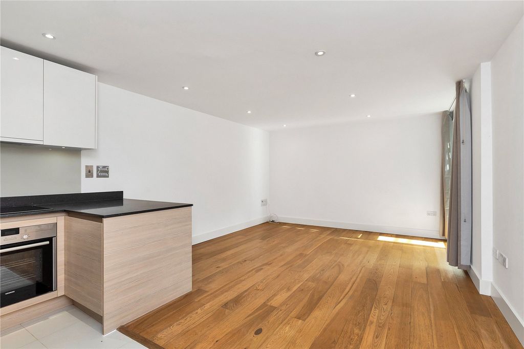 Property photo 3 of 12 Picture No. 05