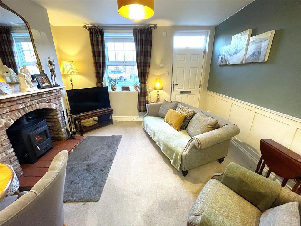 Property photo 3 of 18 Lounge