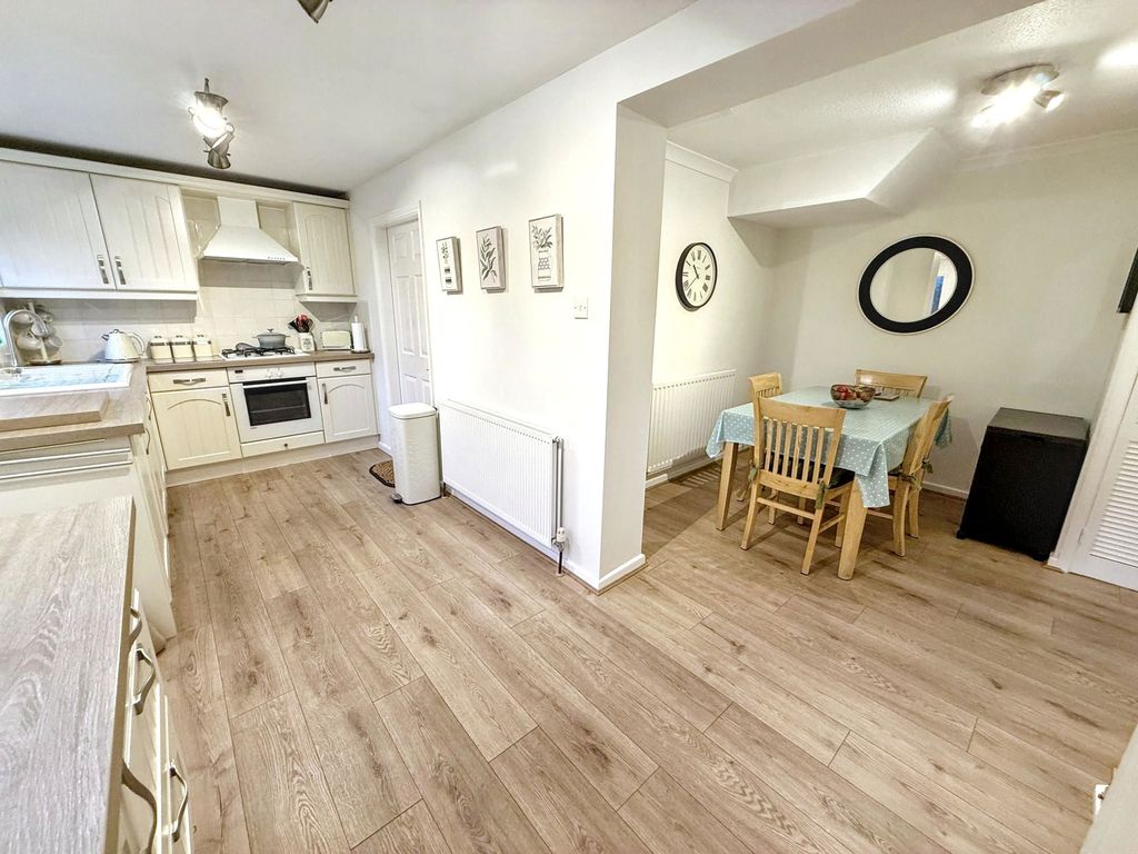 Property photo 3 of 21