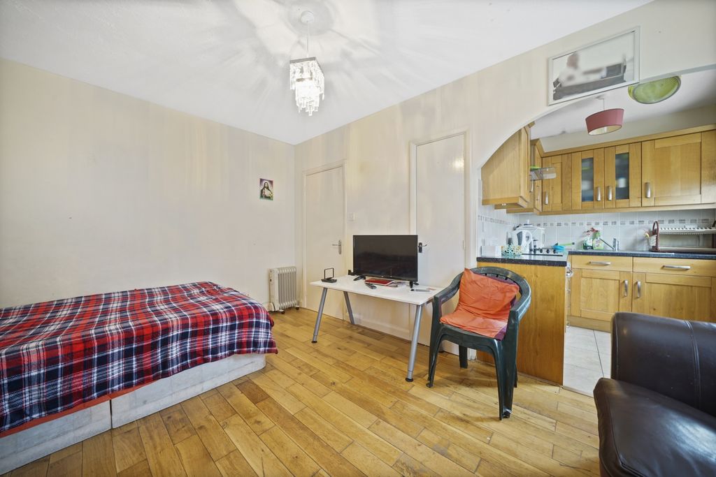 Property photo 3 of 8 Photo 3