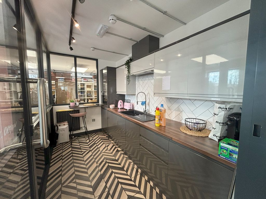 Property photo 1 of 3
