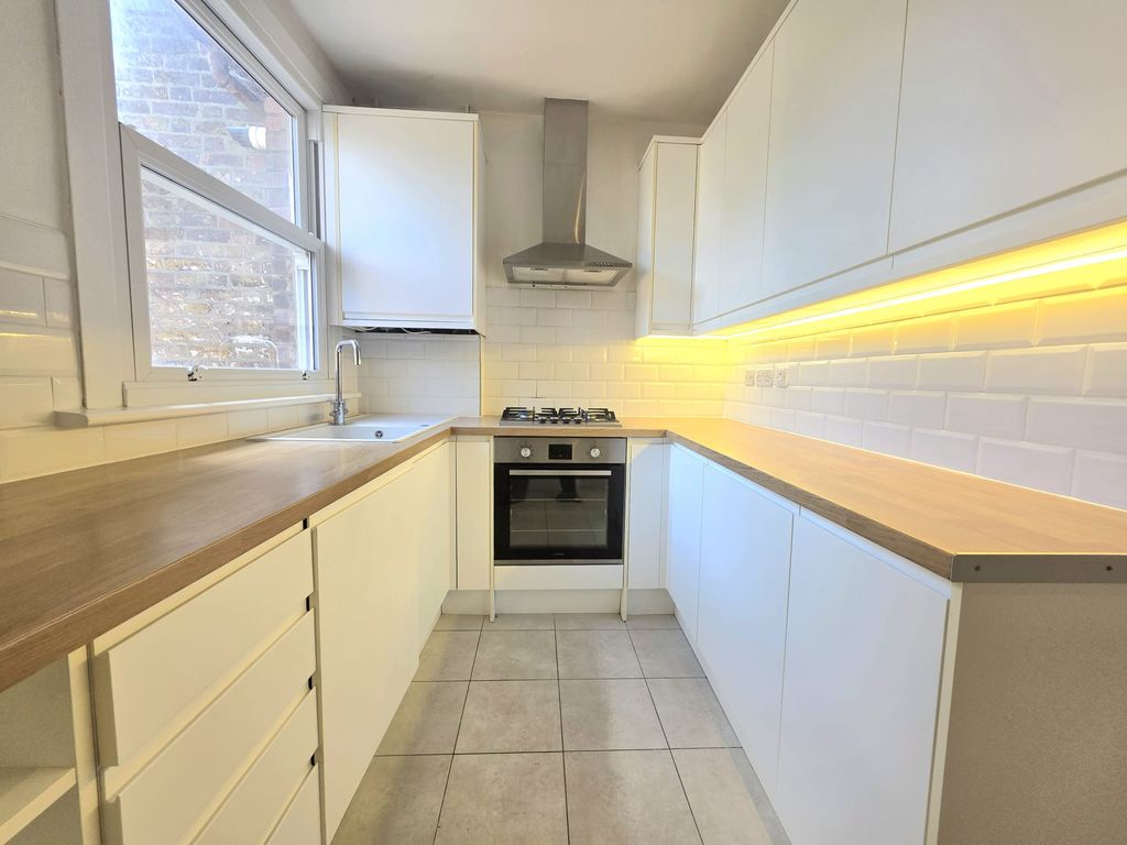 Property photo 2 of 7 Kitchen