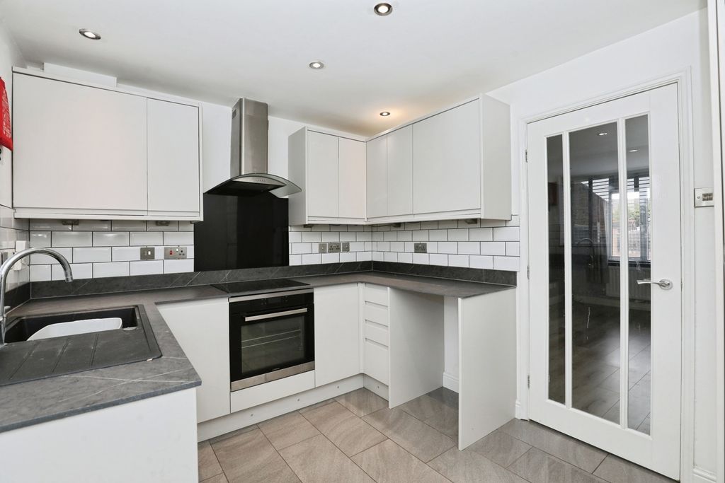 Property photo 3 of 17 Pbox-Img.Jpg
