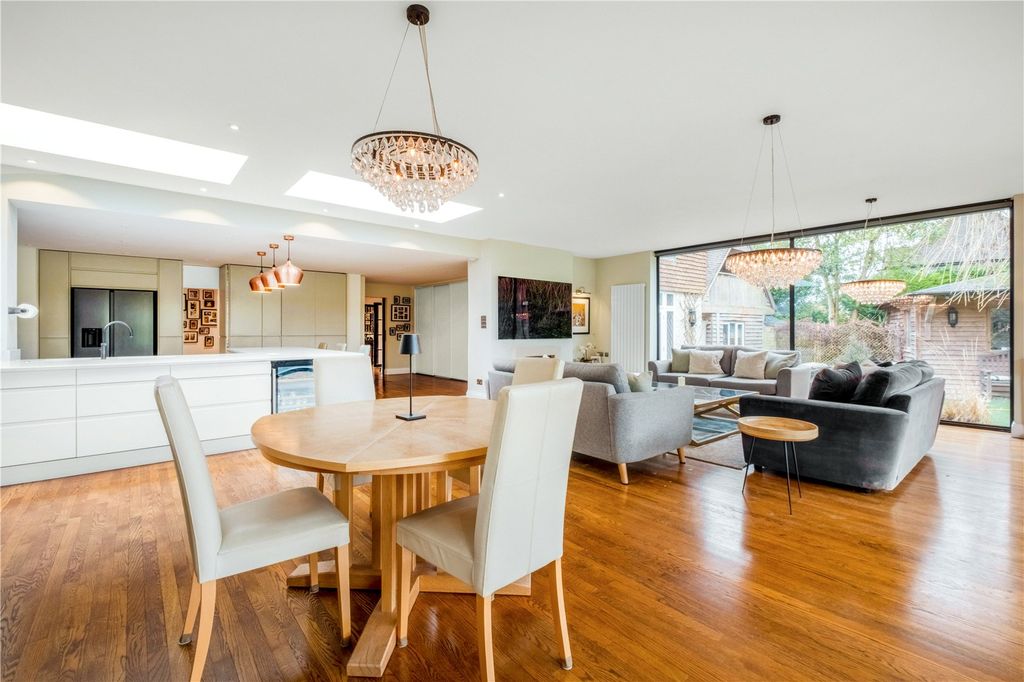 Property photo 3 of 20 Sitting/Dining Room