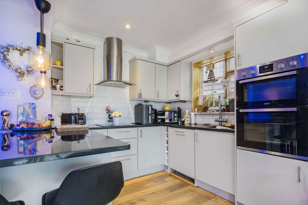 Property photo 3 of 8