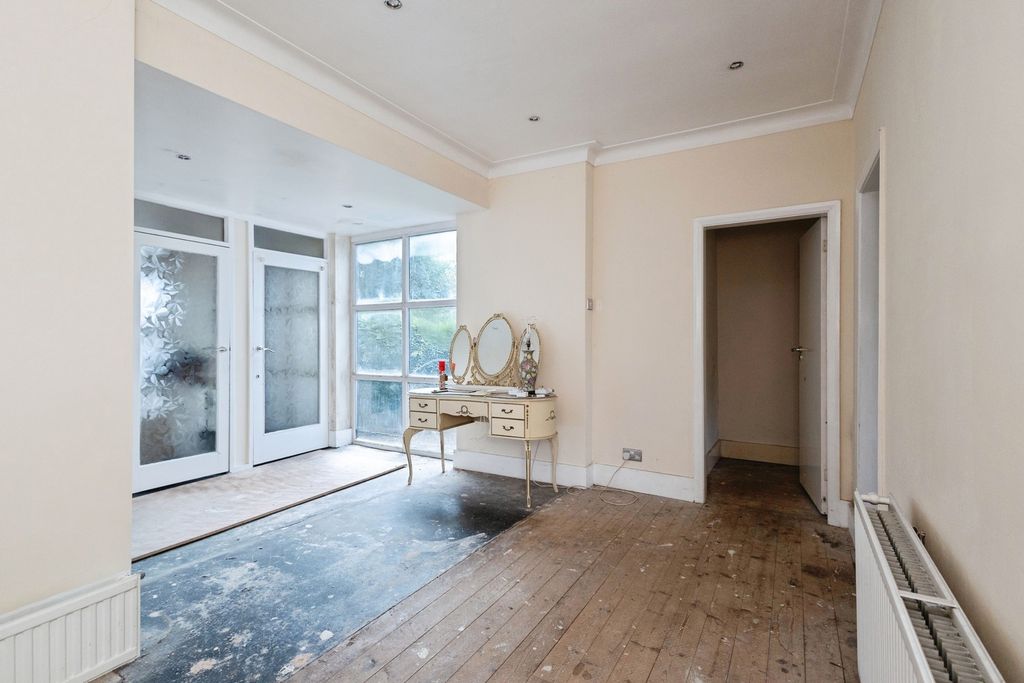 Property photo 3 of 25 Pbox-Img.Jpg
