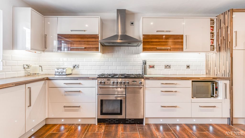 Property photo 2 of 22 4137104