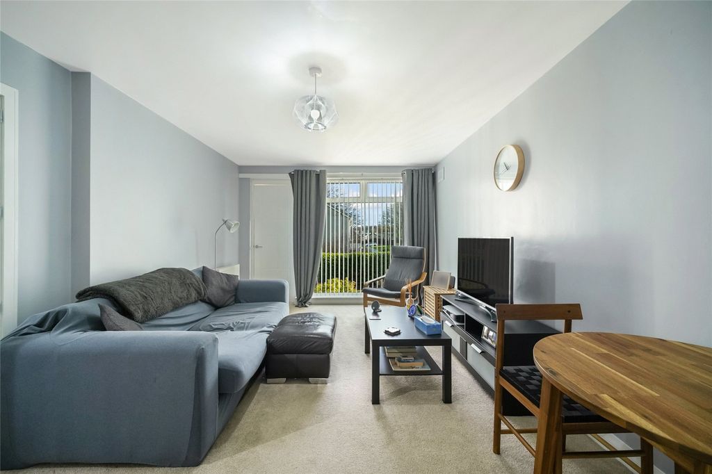 Property photo 2 of 22 Living/Dining Room