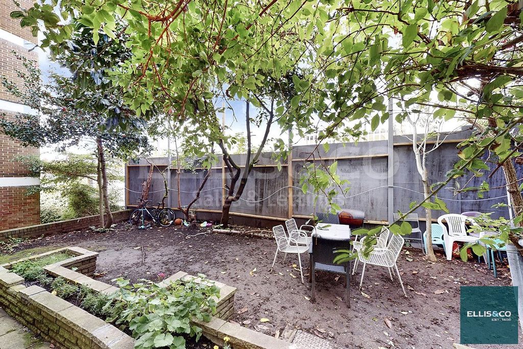 Property photo 2 of 8 Picture No. 15