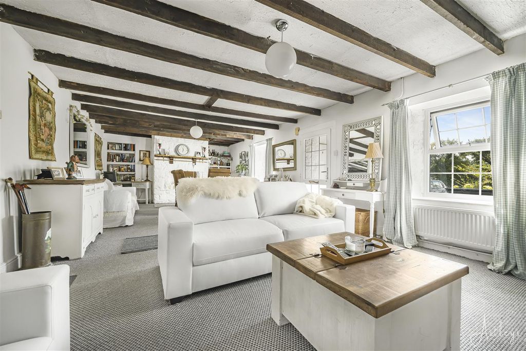 Property photo 1 of 33 Lounge/Dining Room