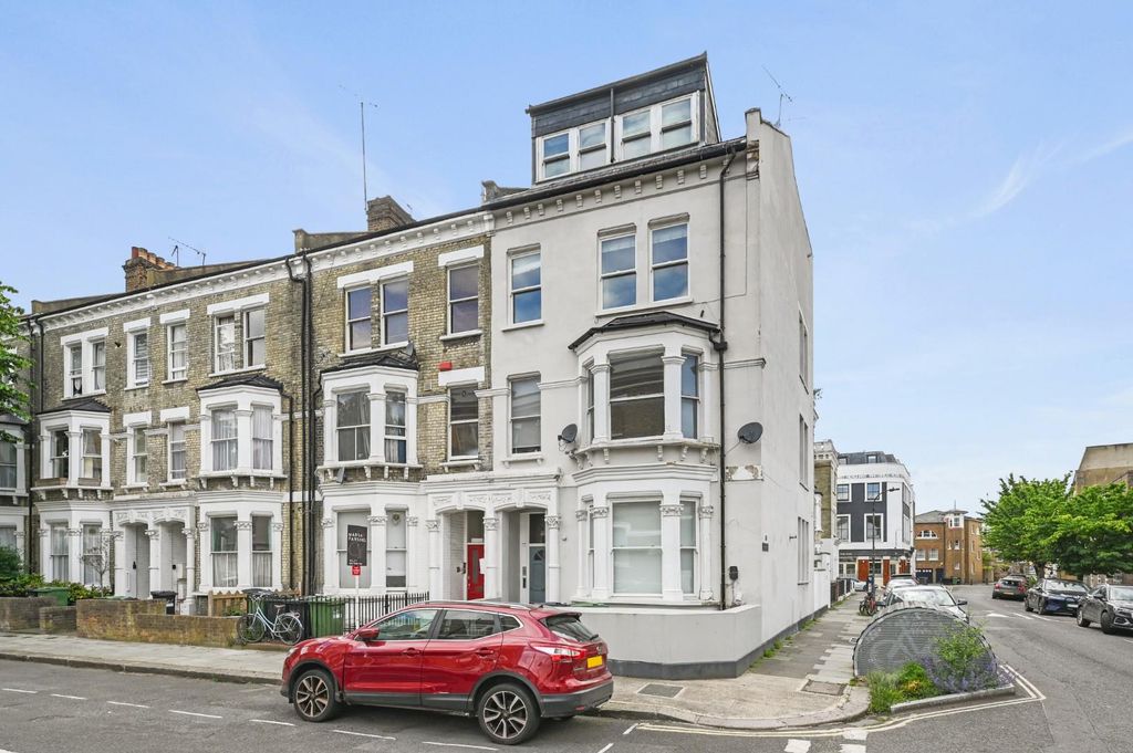 Property photo 1 of 8 Gratton Road