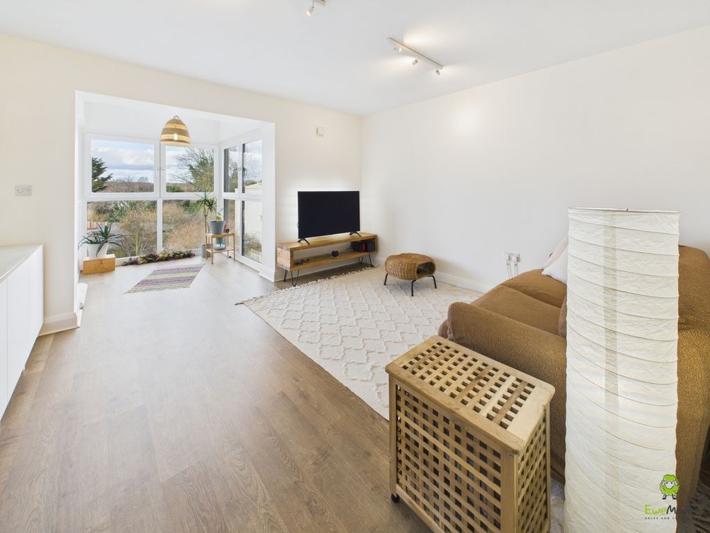 Property photo 1 of 15 Presented By Nicoleta At Ewemove Bexleyheath And D