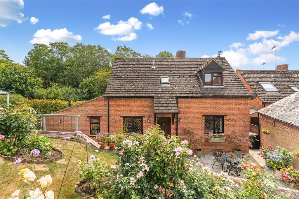 Property photo 1 of 23 42 Chestnut Road, Mollington-2.Jpg