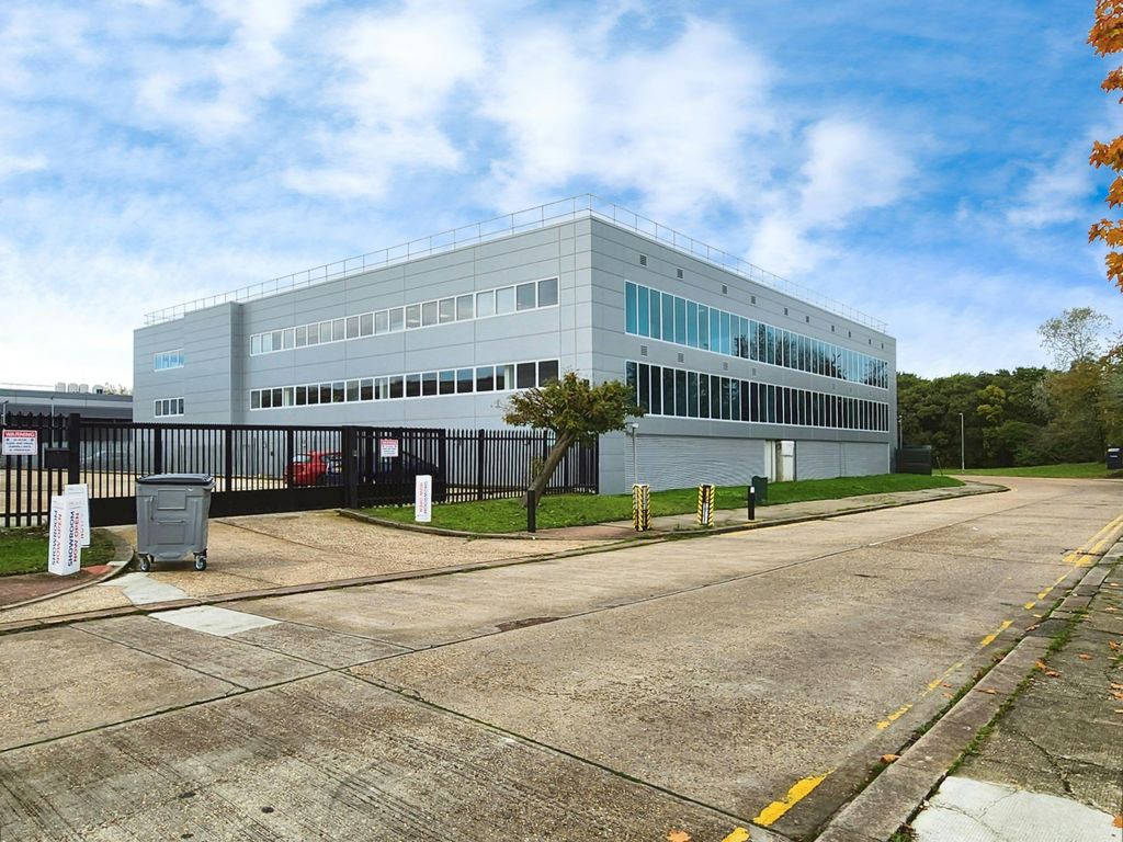 Property photo 2 of 8 0753E774Regency 20House 20Back 20.Jpg