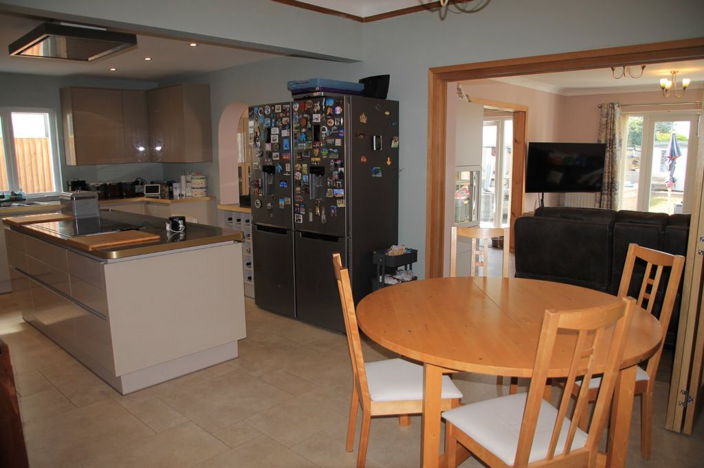 Property photo 2 of 16 Picture 2