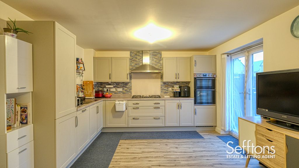 Property photo 2 of 18 Dscf9838_55