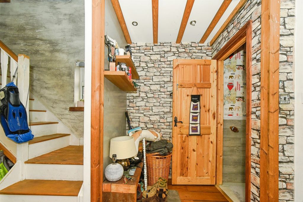 Property photo 2 of 18